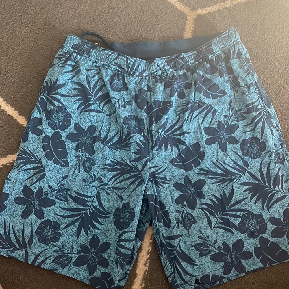 Men’s swim shorts